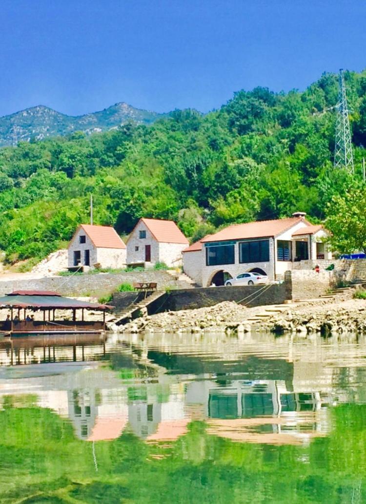 Danilovgrad Splav "Slap" - Bungalovi المظهر الخارجي الصورة
